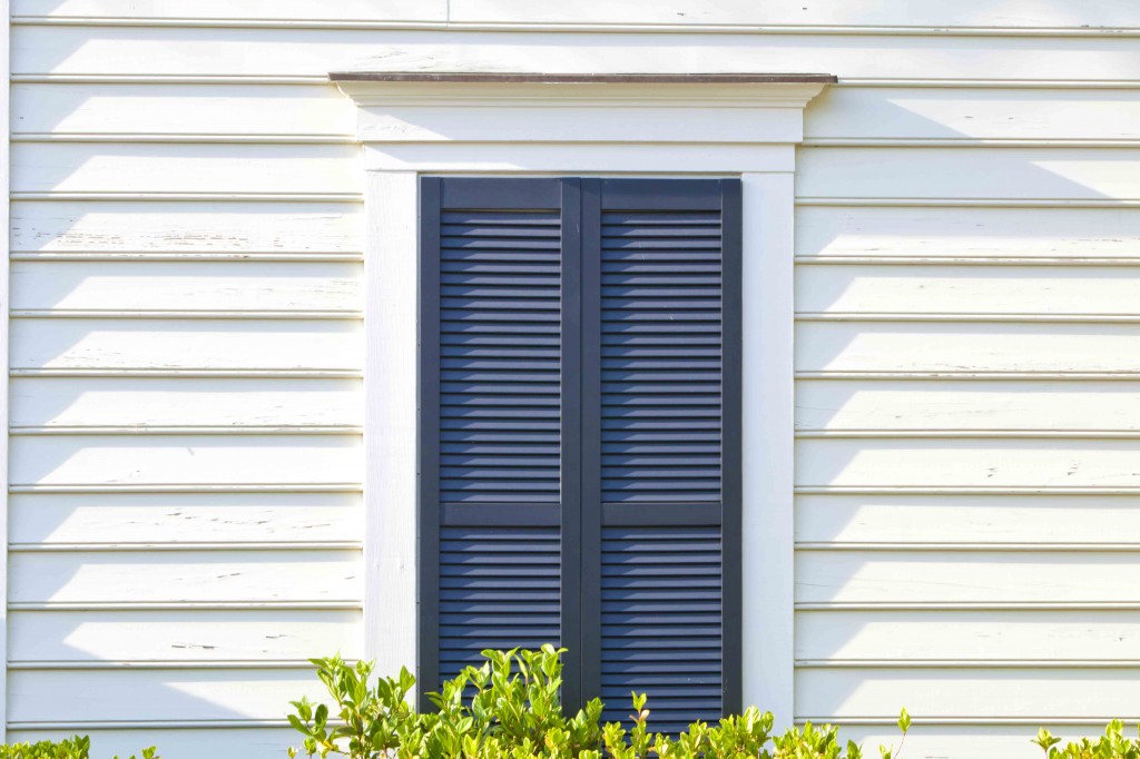 Closed Louver Shutter EZee Set Custom Wood Shutters